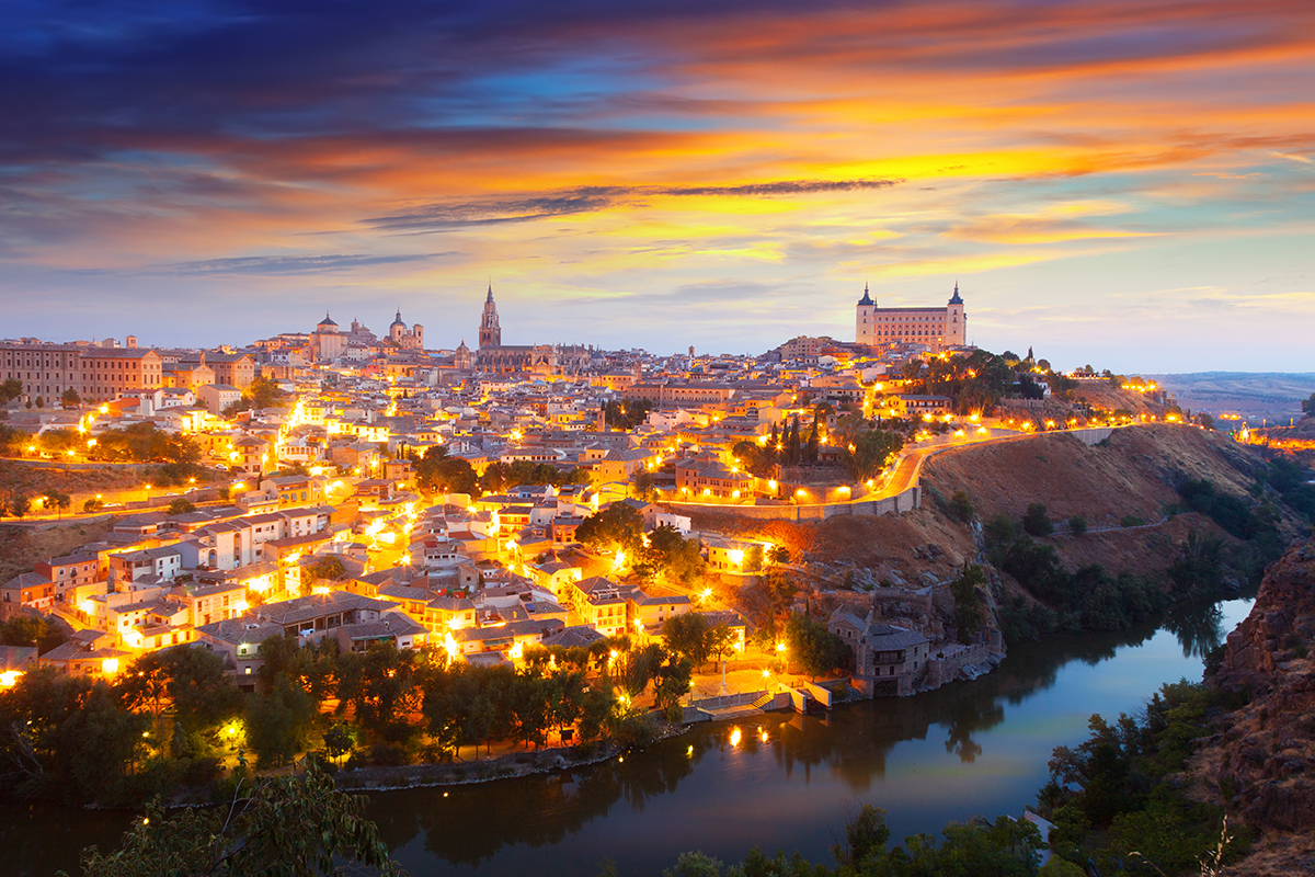 Toledo y Puy du Fou en un viaje cultural de 3 días en autobús